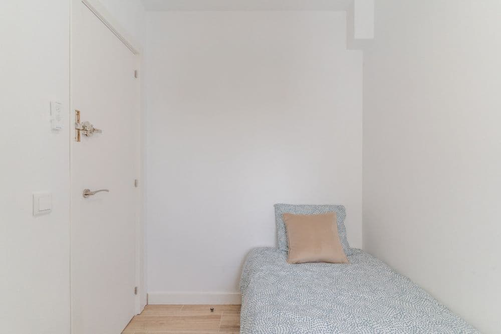 Private room in Madrid photo 3