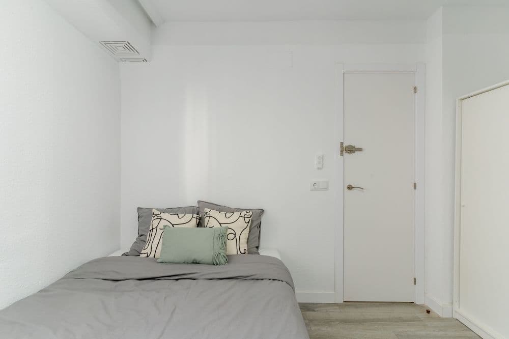 Private room in Madrid photo 4