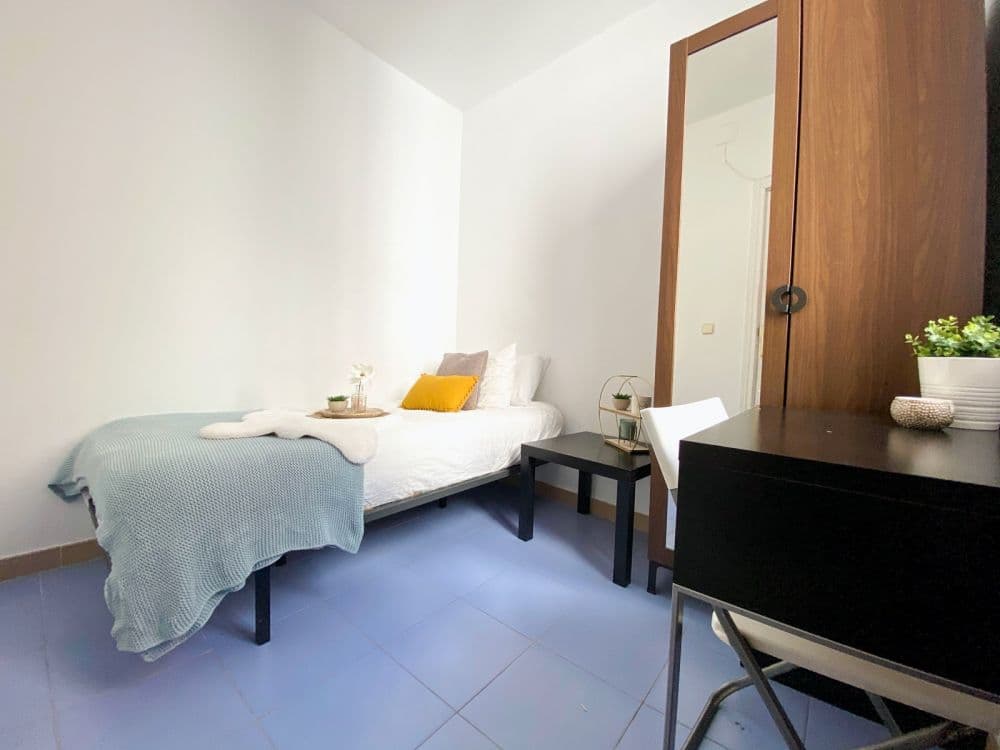 Private room in Madrid photo 3