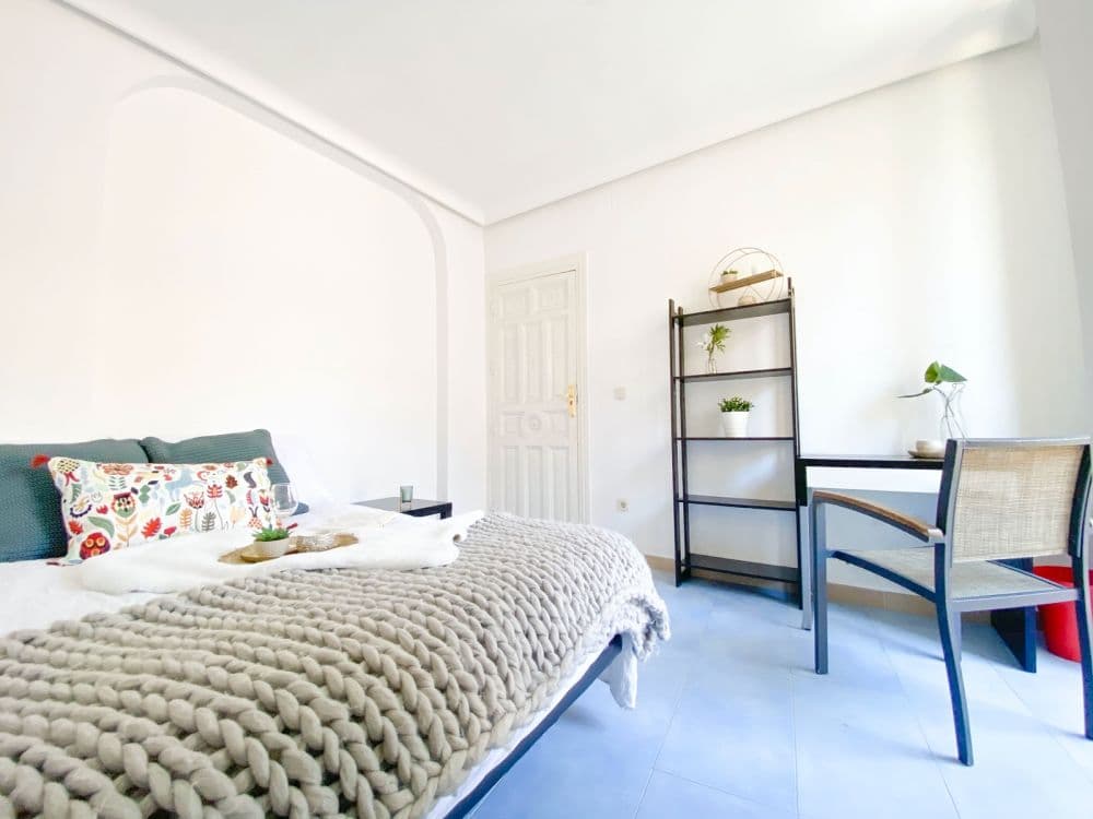 Private room in Madrid photo 3