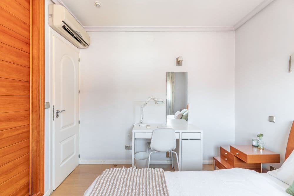 Private room in Madrid photo 4
