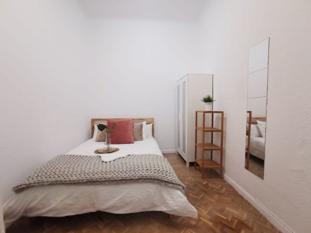Private room in Madrid photo 3