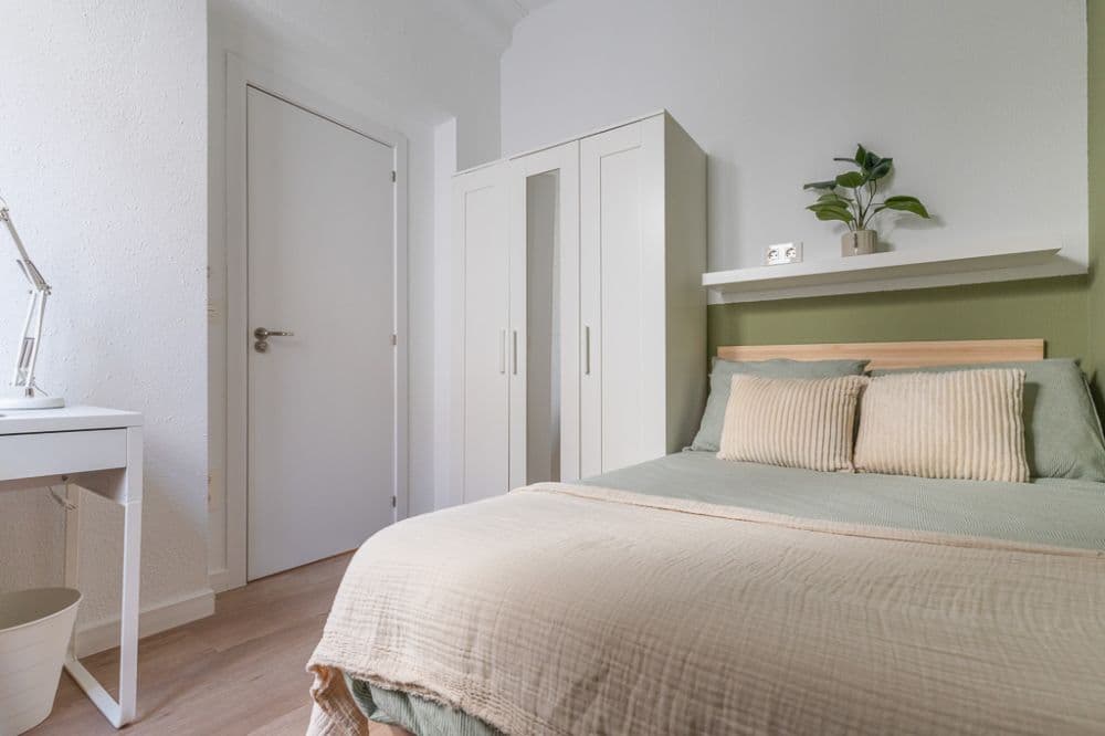 Private room in Madrid photo 2