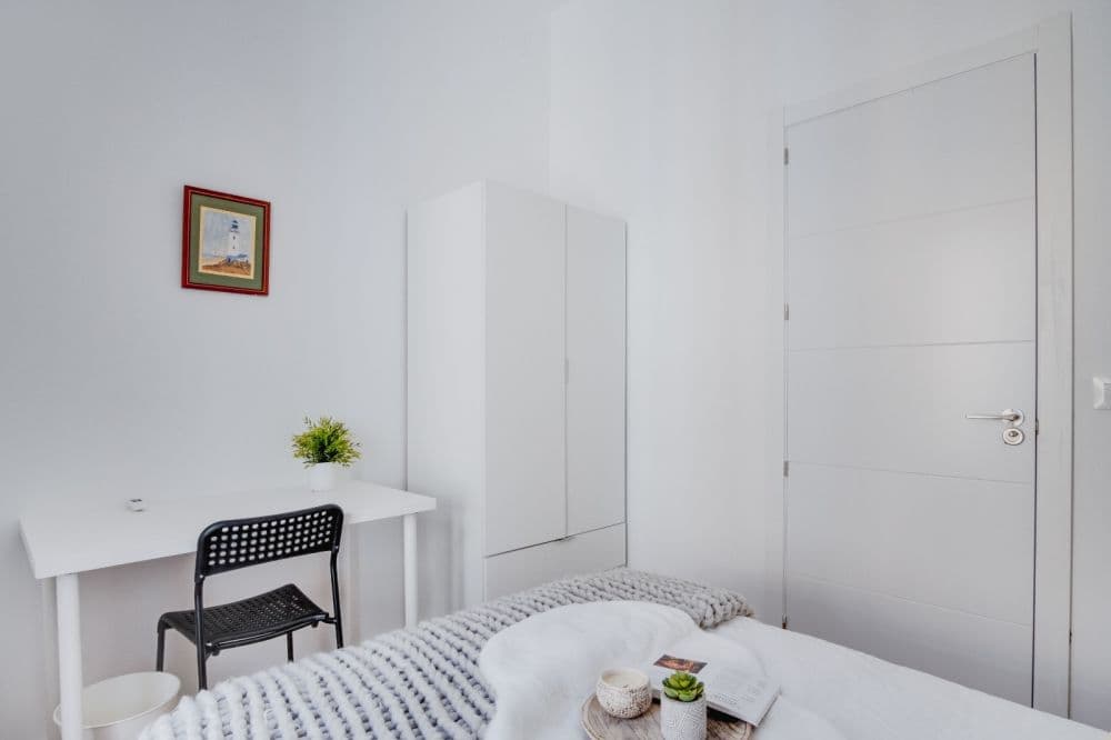 Private room in Madrid photo 4