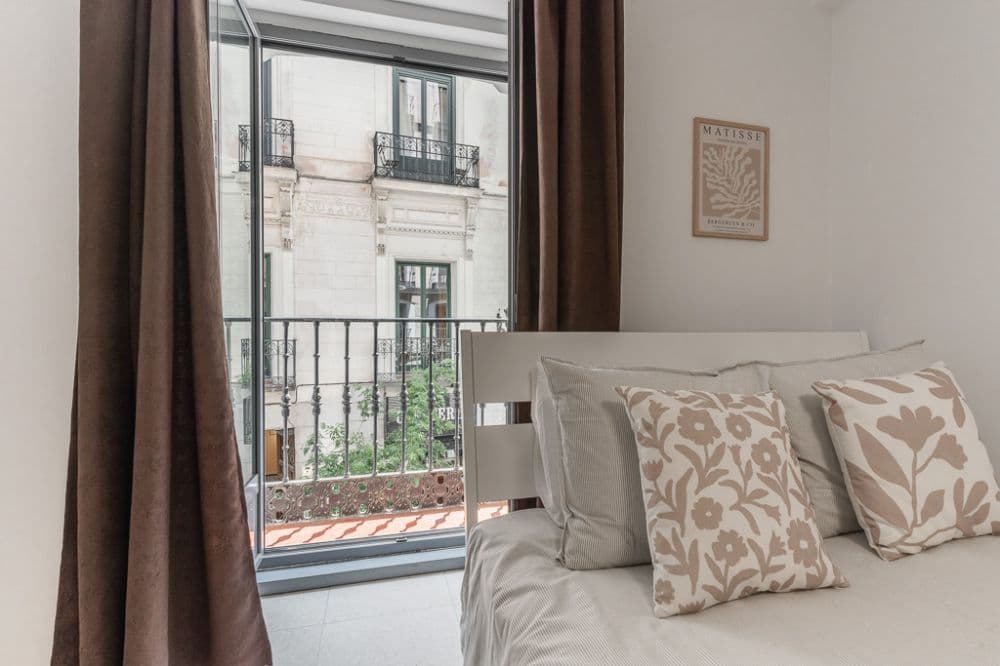 Private room in Madrid photo 4