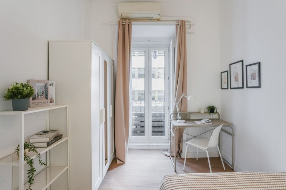 Private room in Madrid photo 4
