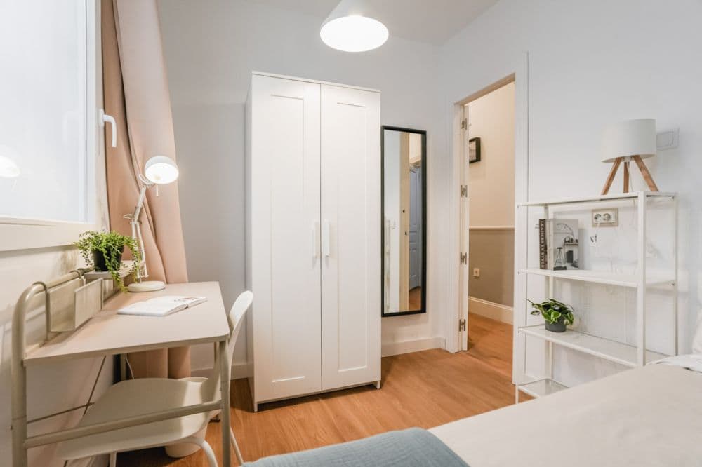 Private room in Madrid photo 4