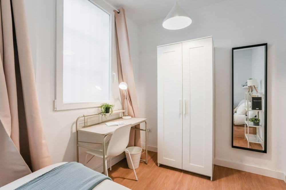 Private room in Madrid photo 3