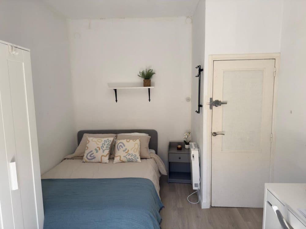 Private room in Madrid photo 3
