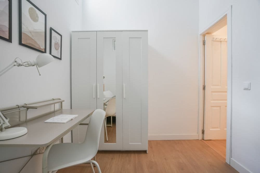 Private room in Madrid photo 3