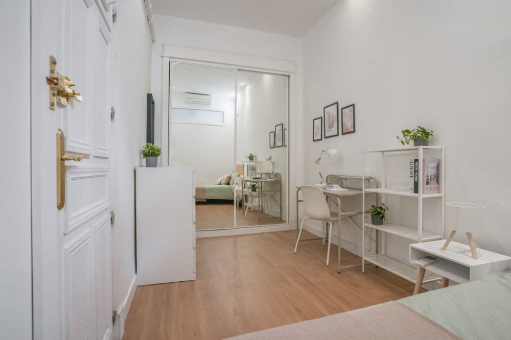 Private room in Madrid photo 4